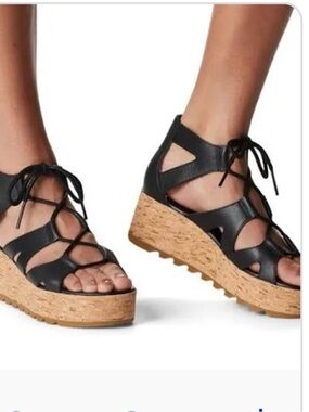 SOREL PLATFORM GLADIATOR  PLATFORMS Sz7  lace up and sexy.